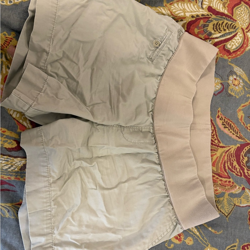 Liz Lange for Target Khaki Maternity Shorts 5”